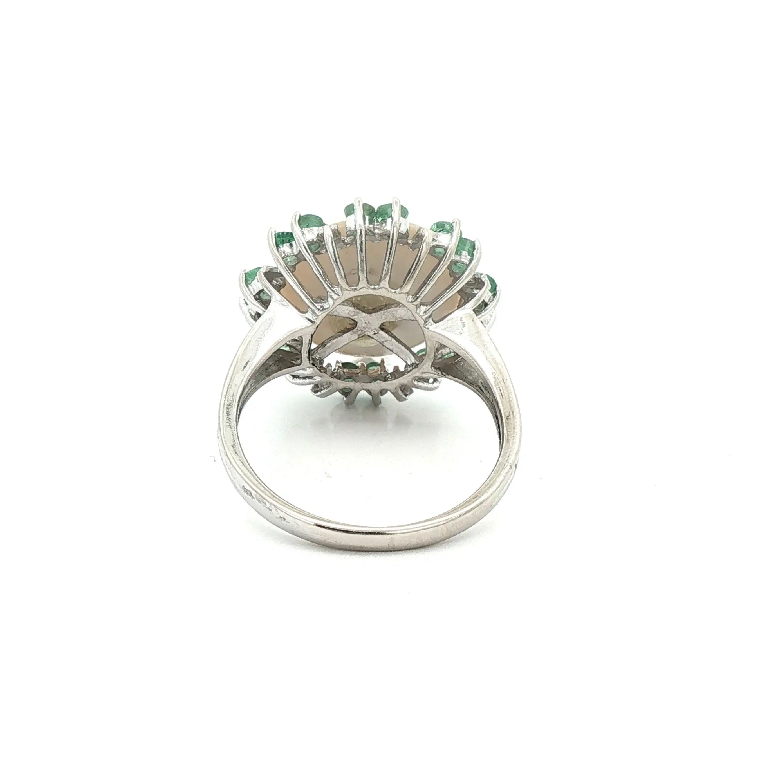 Ring Weißgold mit Mabe Perle und grünen Farbsteinen
