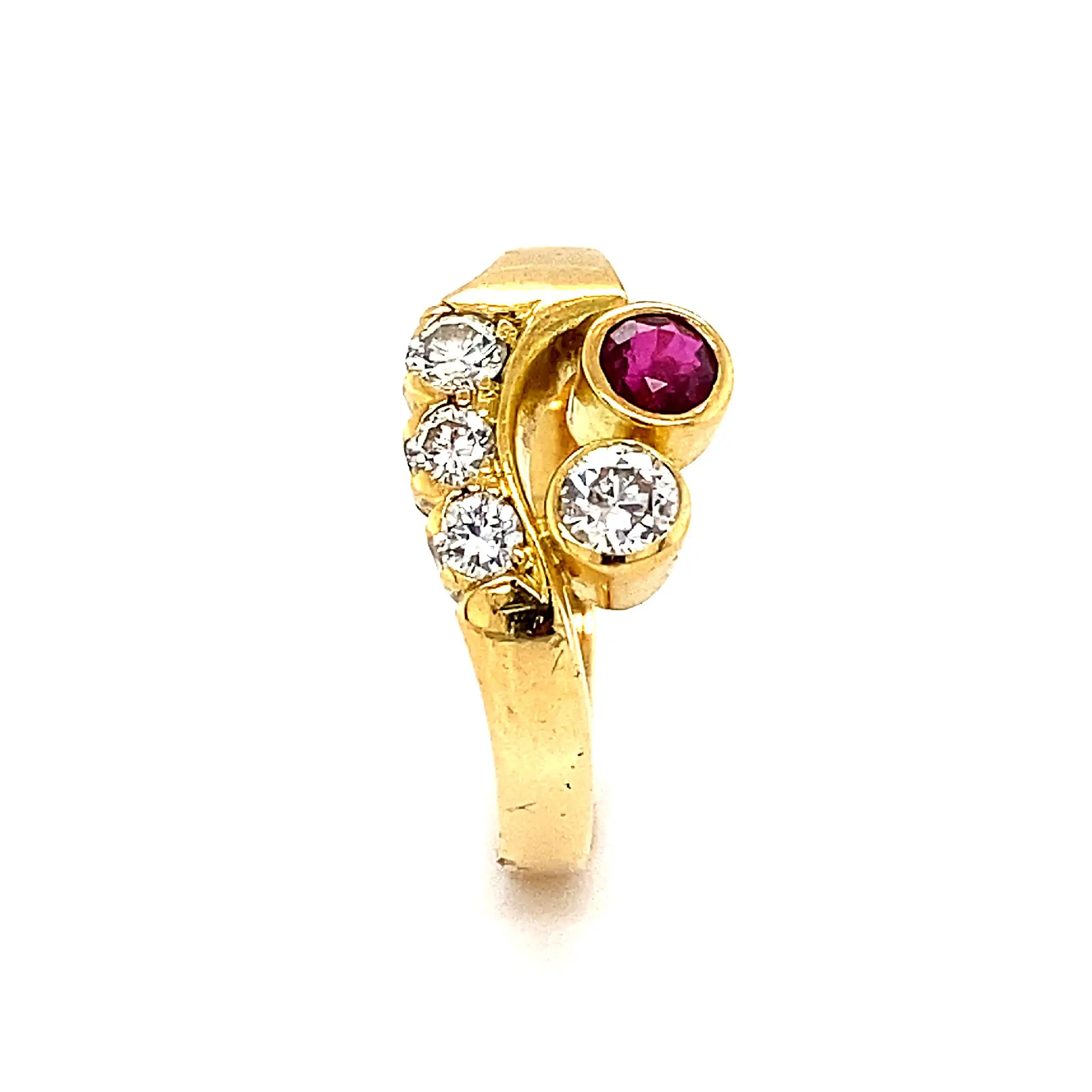Ring Gelbgold mit Rubin und Brillanten Ring Gelbgold mit Rubin und Brillanten