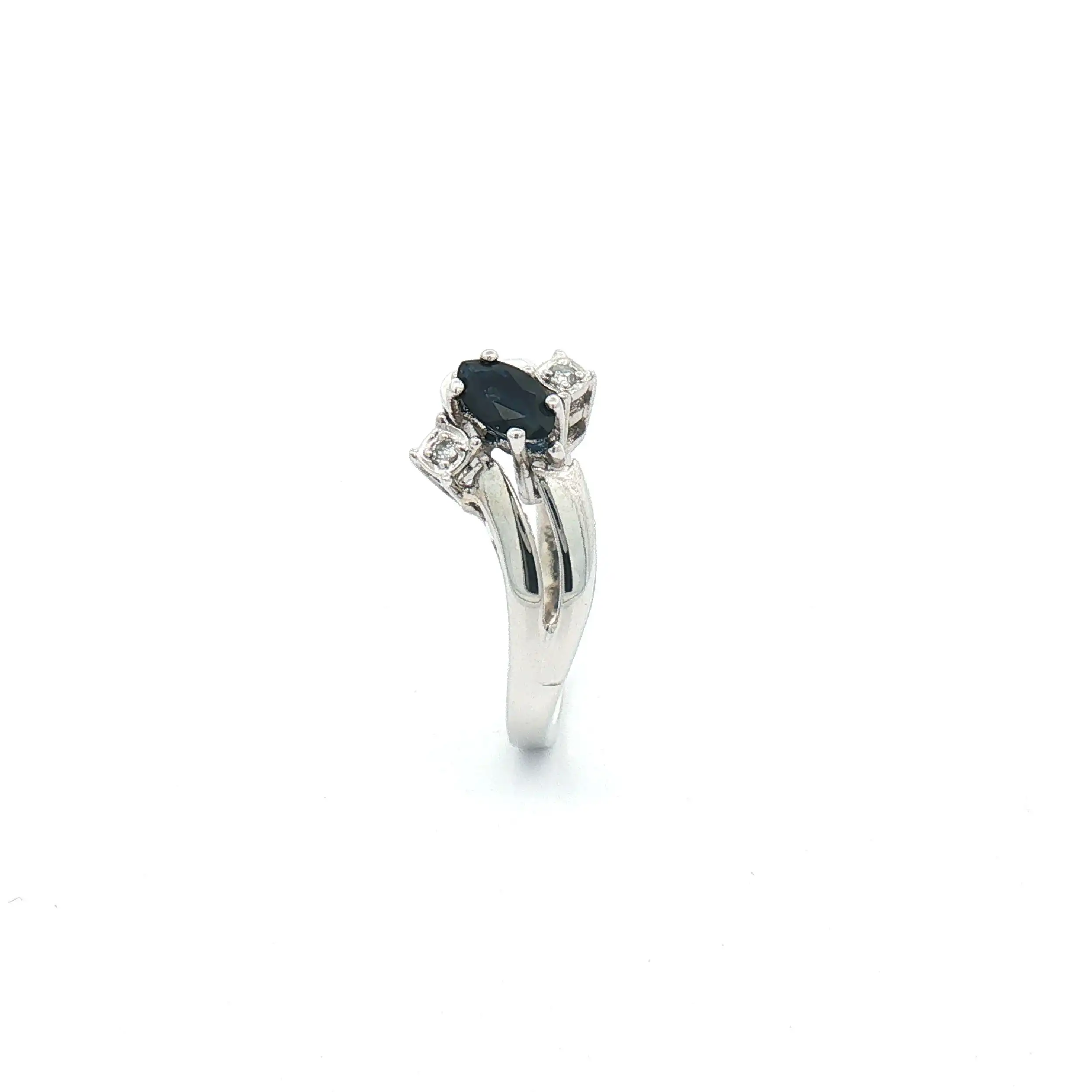 Ring Weißgold mit Saphir und Diamanten Ring Weißgold mit Saphir und Diamanten